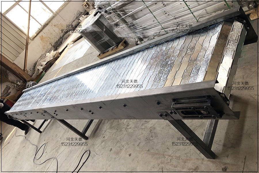 鏈板輸送機(jī)